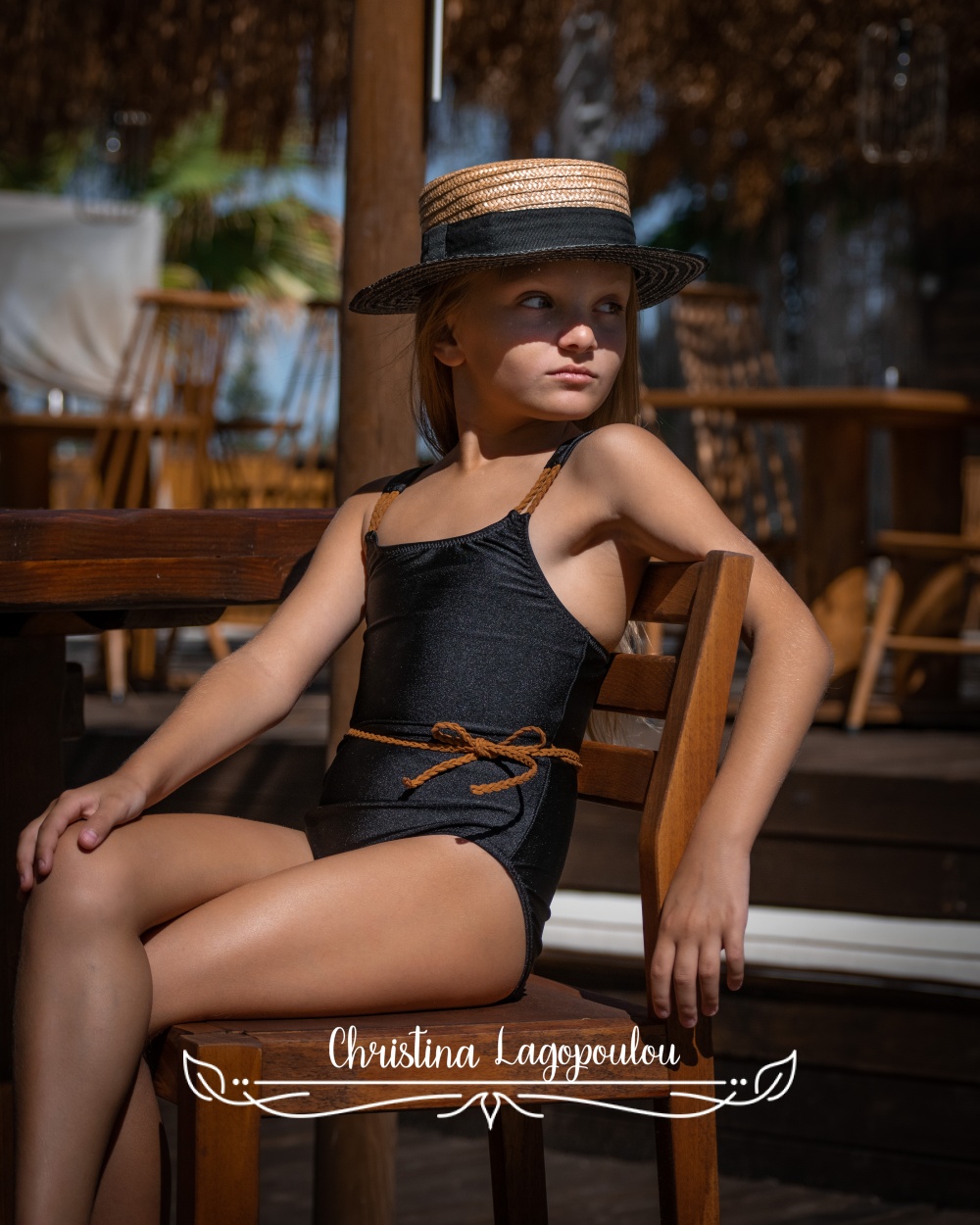 Ολόσωμο μαύρο μαγιό με ζωνάκι και λεπτομέρειες από κορδόνι σουέτ