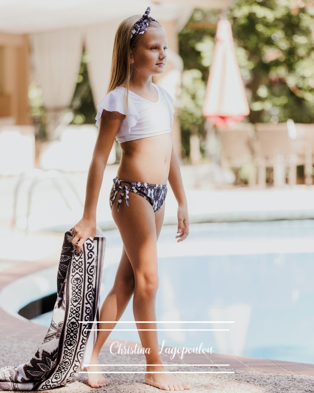 Σετ Mαγιό Μπικίνι λευκό μαύρο με βολαν